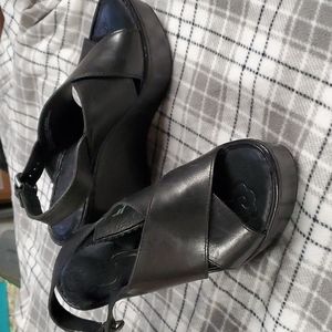 Born Black Leather Wedge/platform Sandals New Size 6